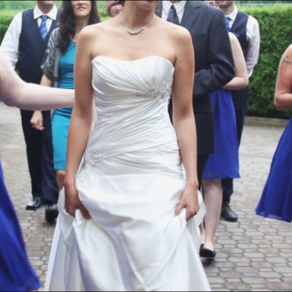 Beautiful Maggie sottero satin wedding dress - Picture 1 of 4